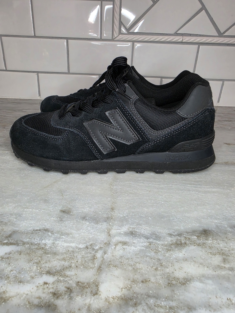 New Balance 574 Core Black Sneakers Mens 7.5 Womens 9 - Picture 4 of 7